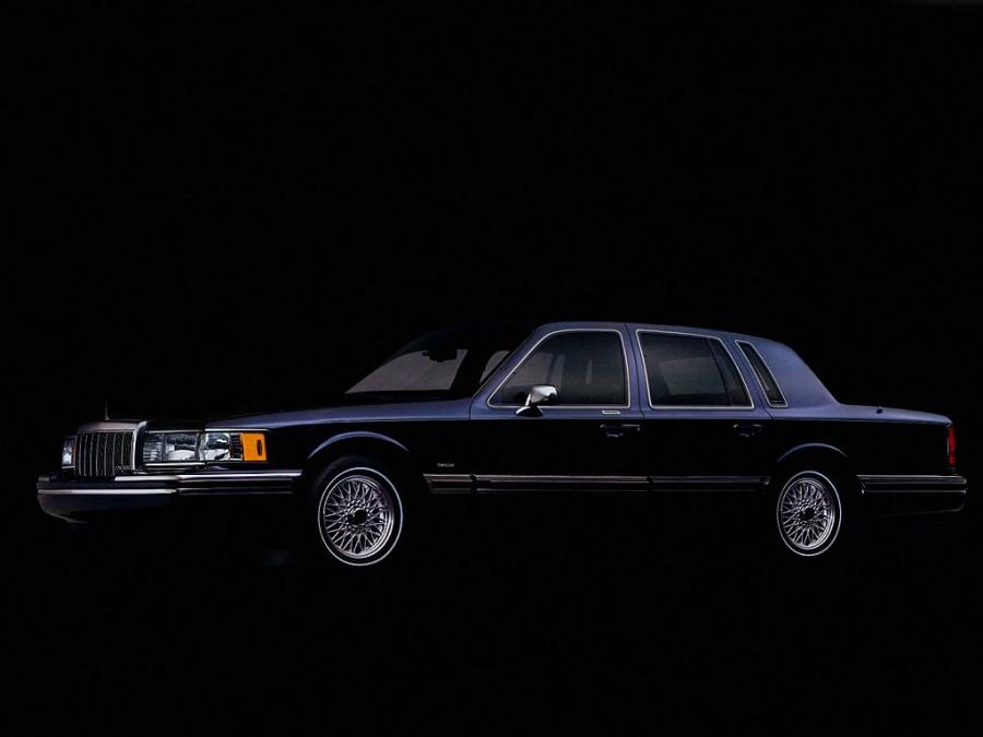  Lincoln Town Car 1992 года  (фото 11 из 16)